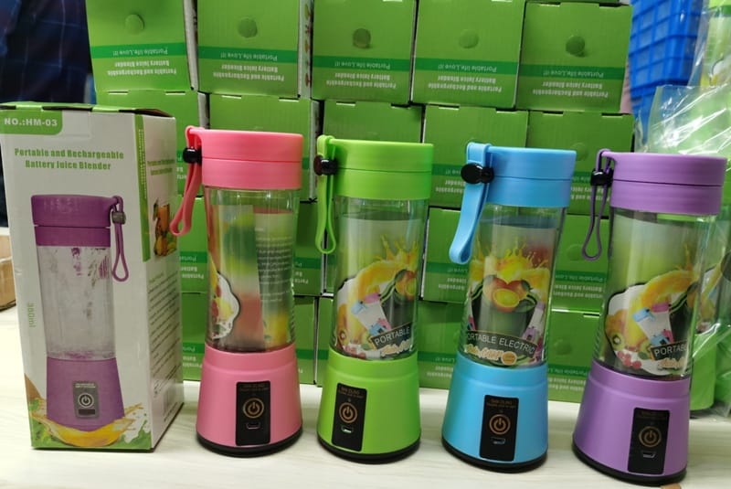 1 0 Licuadora portátil con batería recargable USB, mini batidora de zumos de frutas para cocina, mini exprimidor eléctrico portátil y sencillo para el hogar.