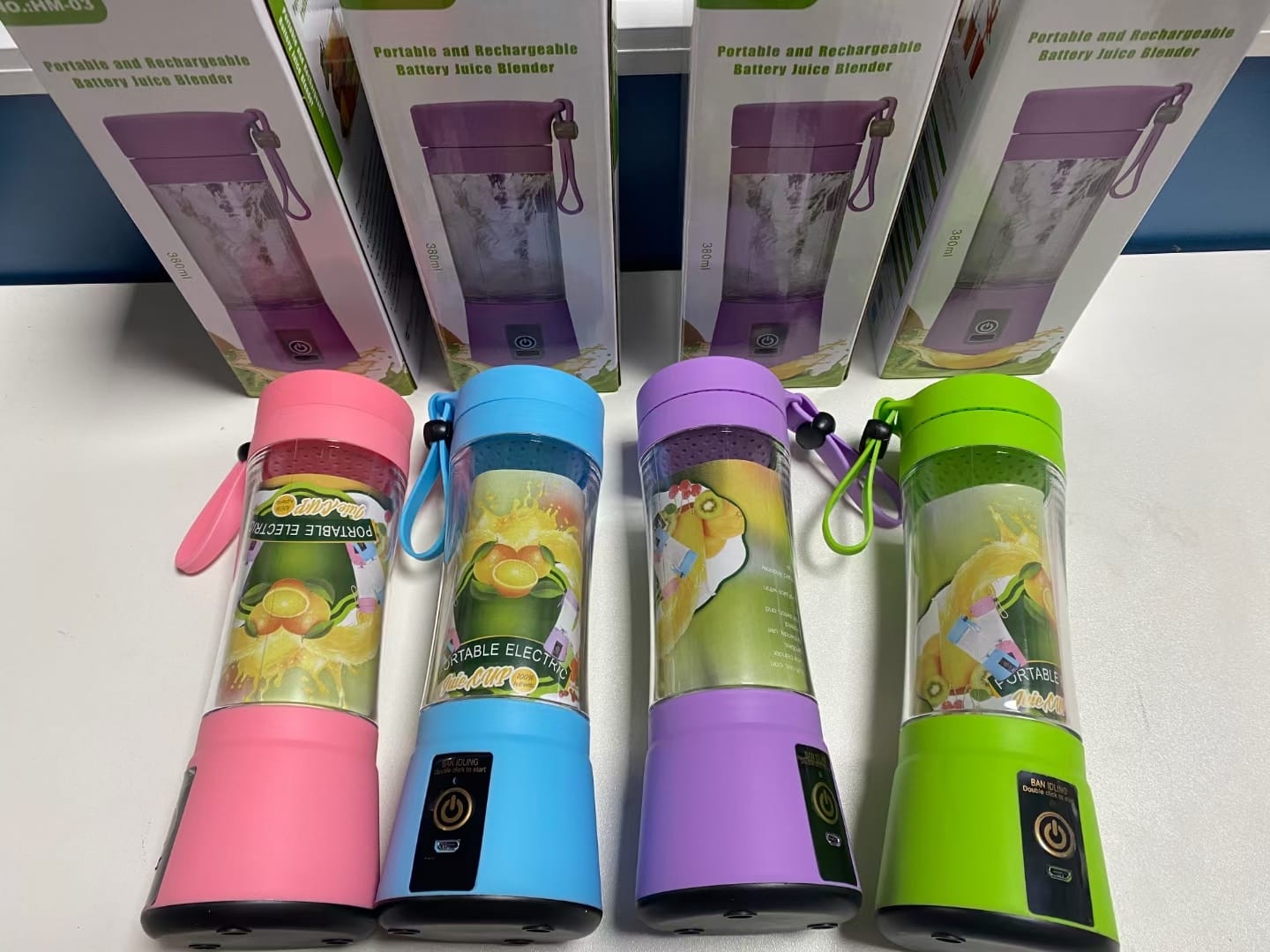 1 0 Licuadora portátil con batería recargable USB, mini batidora de zumos de frutas para cocina, mini exprimidor eléctrico portátil y sencillo para el hogar.